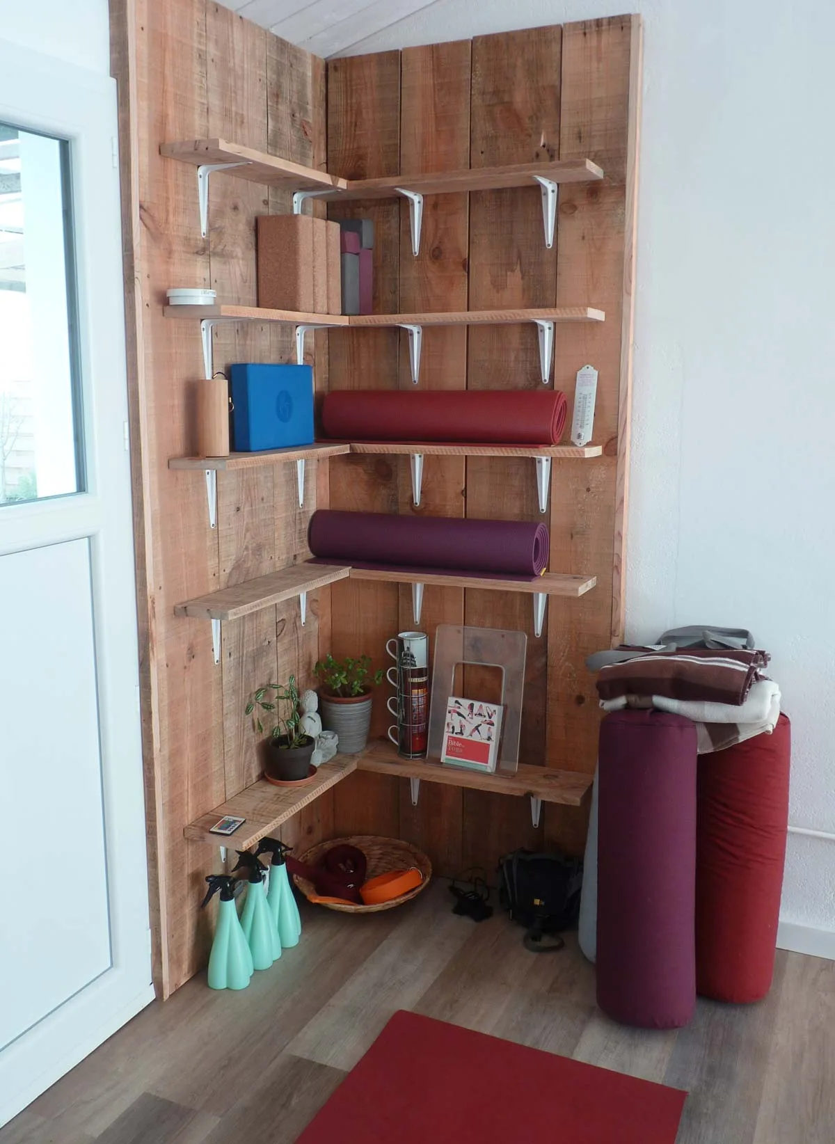 ETAGERE